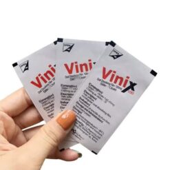 Tem ngậm Vinix chính hãng Hàn Quốc ba gói tem cầm trên tay - Nhà thuốc Trung Thắng