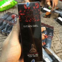 Titan Gel Đỏ chính hãng Nga - hộp sản phẩm cầm trên tay - Nhà thuốc Trung Thắng